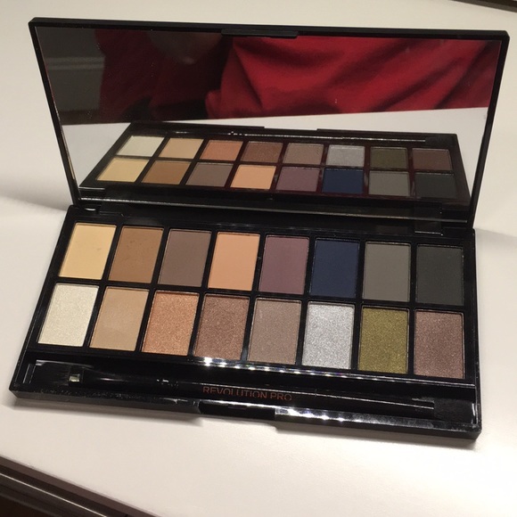 Makeup Revolution Iconic Pro 2 Palette - Picture 3 of 5